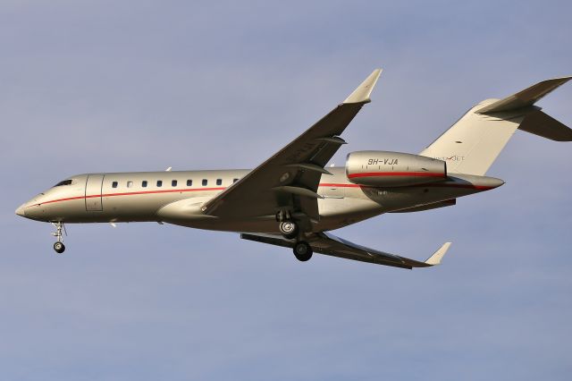 Bombardier Global Express (9H-VJA) - 9-30-17