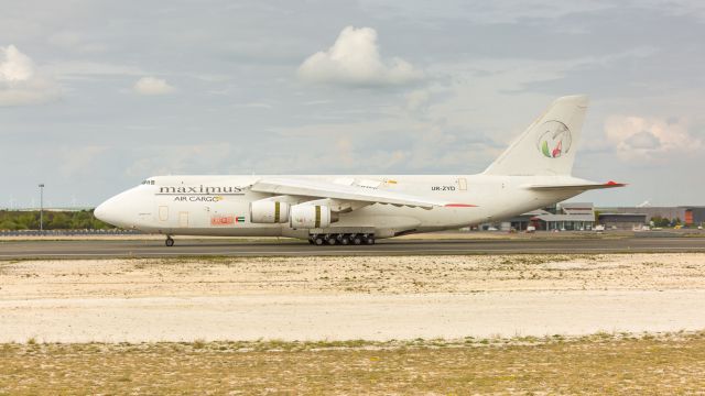 Antonov An-124 Ruslan (UR-ZYD)
