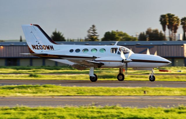 Cessna 421 (N200WM)