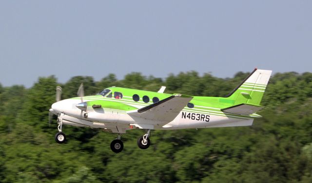 N463RS — - 1987 Beech C90 taking off on runway 13 at Falcon Field-Peachtree City, Ga.