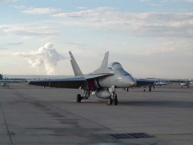 McDonnell Douglas FA-18 Hornet —
