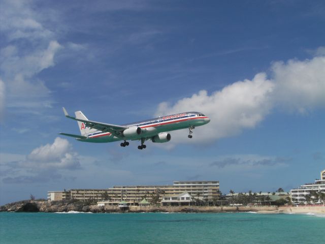 Boeing 757-200 (N628AA) - Landing at St.Maarten