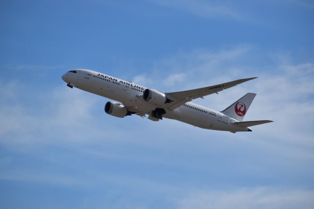 Boeing 787-9 Dreamliner (JA868J) - Taken at the Founders Plaza