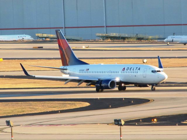 Boeing 737-700 (N308DE)