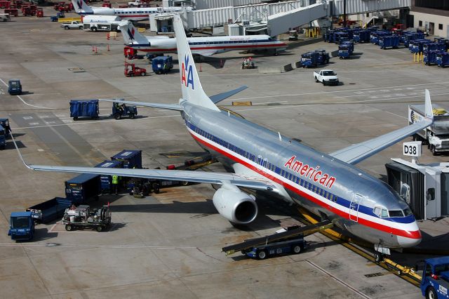 Boeing 737-800 (N826NN)