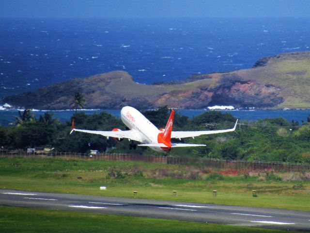 Boeing 737-800 (C-FLSW)