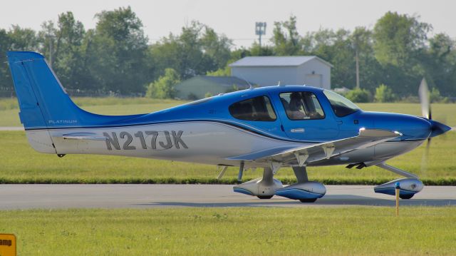 Cirrus SR22 Turbo (N217JK) - A North Carolina based S22T taxiing out of the FBO. br /br /N217JK. 2019 Cirrus SR22T-G6 GTS (Platinum). KVPZ. 6/3/23. 