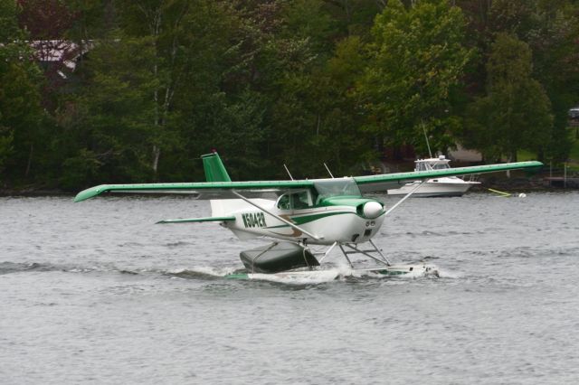 Cessna Skyhawk (N5042R) - Taxiing with canoe.