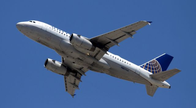 Airbus A319 (N807UA) - UA # 377 off 30L to KDEN  06-13-2015
