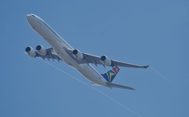 ZS-SNF — - Standing in my back yard and he did a early turnout after take-off and passed over the house, leaving some wingtip vortices.