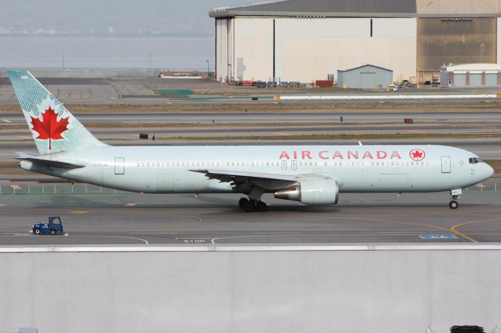BOEING 767-300 (C-FCAE)