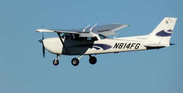 Cessna Skyhawk (N814FG) - About to touch down is this 2020 Cessna 172S Skyhawk SP in the Autumn of 2023.