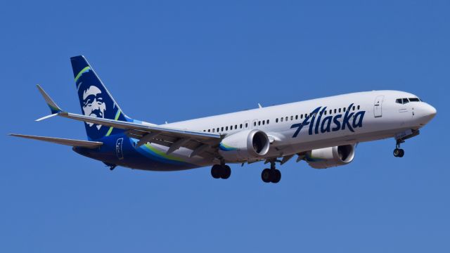 Boeing 737 MAX 9 (N913AK)