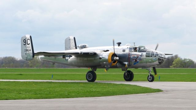 North American TB-25 Mitchell (N3774) - B-25D-35 (SN: 43-3634) "Yankee Warrior" taxis to the ramp at Grimes Field, Urbana, OH on 4.16.17.