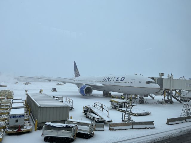 Boeing 777-200 (N778UA) - The 26 year old 777 that took me to San Francisco a few weeks ago. December 13, 2022.