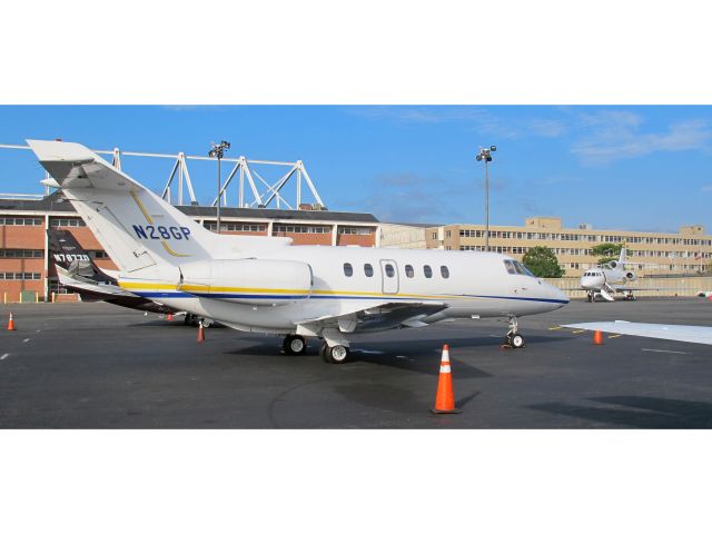 Hawker 800 (N28GP) - Nice aircraft with a stand up cabin.