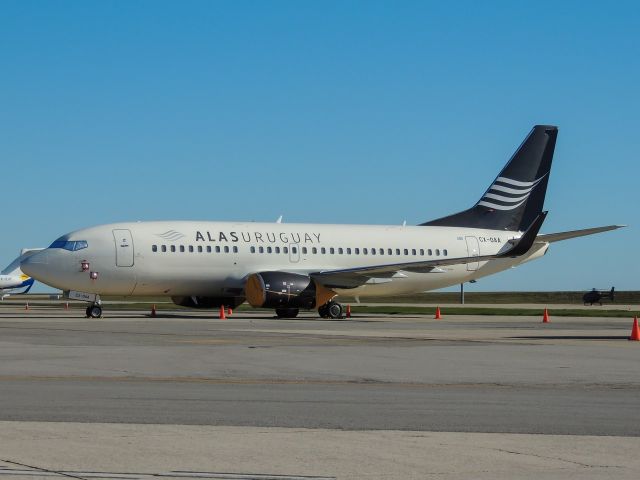 BOEING 737-300 (CX-OAA)