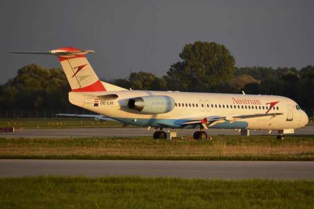 Fokker 100 (OE-LVI)