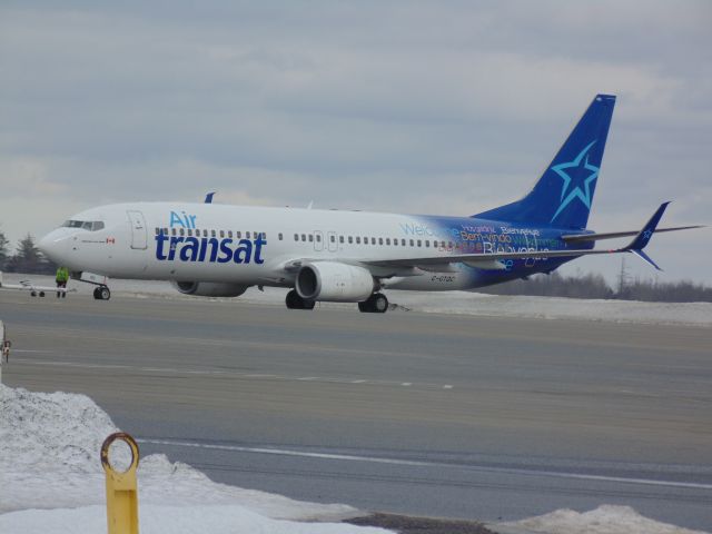 Boeing 737-700 (C-GTQC)