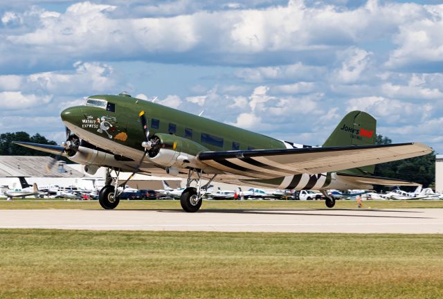 Douglas DC-3 (N33VW)