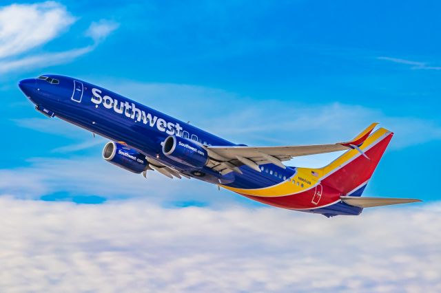 Boeing 737-800 (N8652B) - Southwest Airlines 737-800 taking off from PHX on 11/28/22. Taken with a Canon 850D and Tamron 70-200 G2 lens.