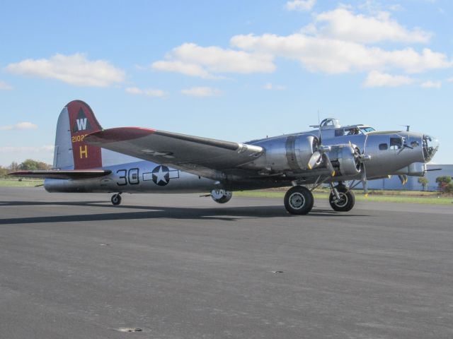 Boeing B-17 Flying Fortress (N5017N)