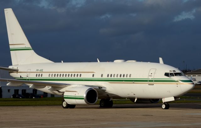 Boeing 737-700 (P4-ASL) - 25/12/2012