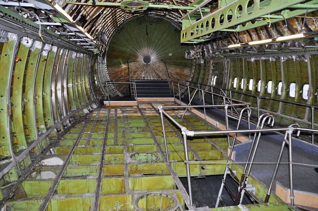 Boeing 747-200 (D-ABYM) - inside the freight deck