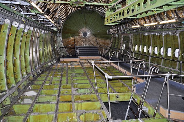 Boeing 747-200 (D-ABYM) - inside the freight deck