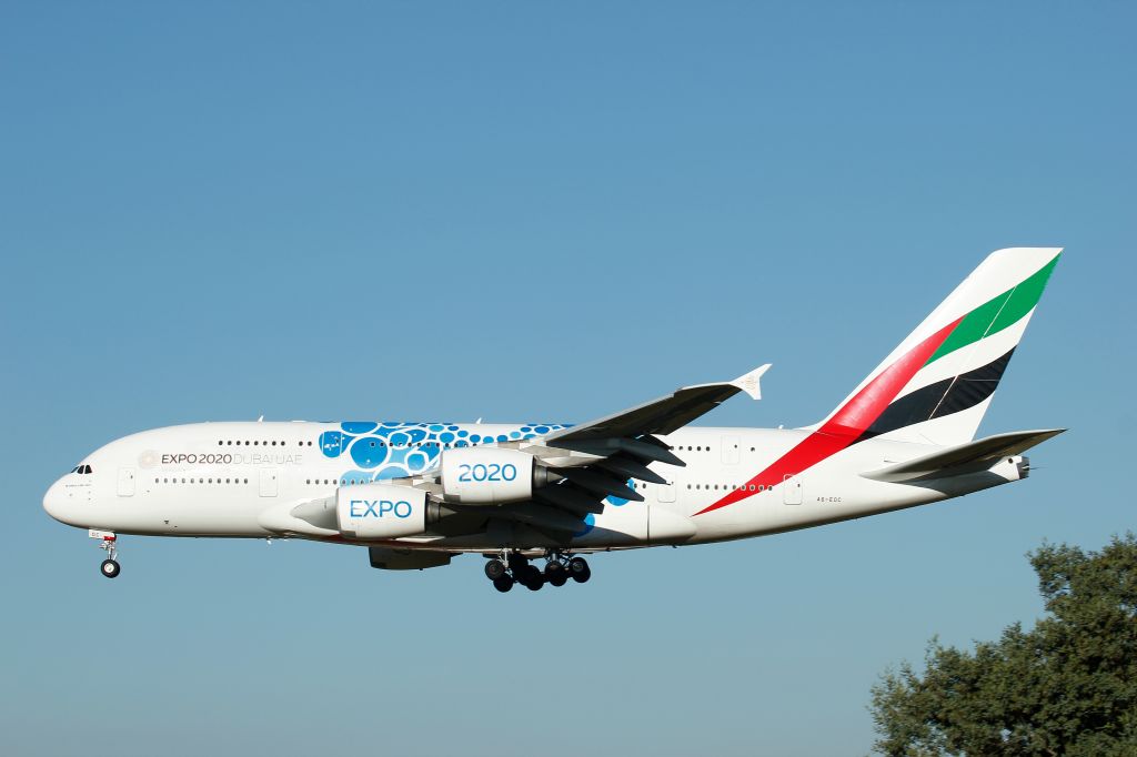 Airbus A380-800 (A6-EOC)