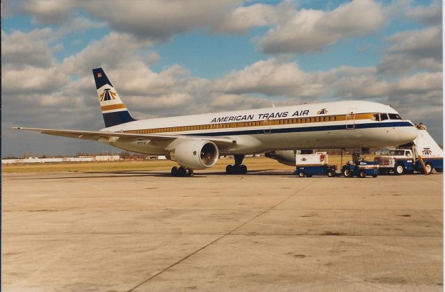 Boeing 757-200 (N757AT)