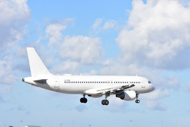Airbus A320 (LZ-FSB) - FLY2SKY