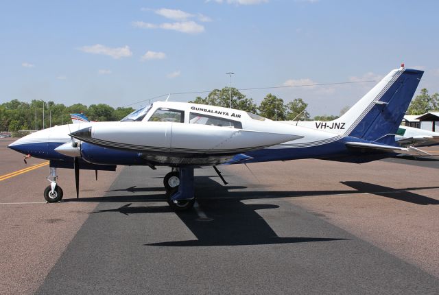 Cessna 310 (VH-JNZ)