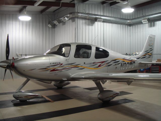 Cirrus SR-22 (N90MG)