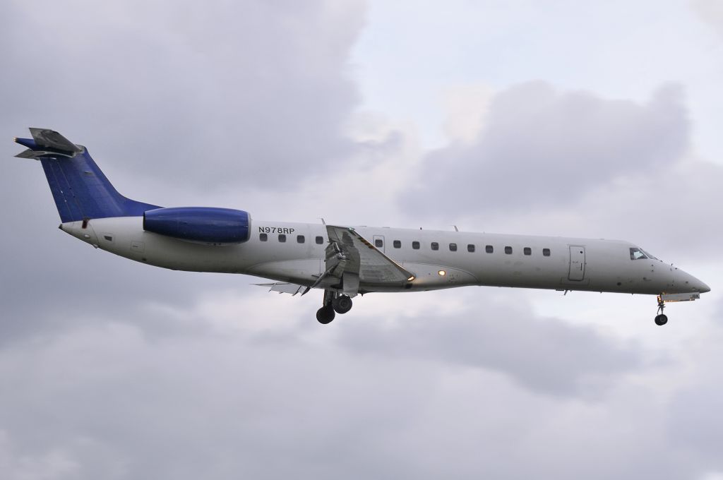 Embraer ERJ-145 (N978RP) - N978RP  EMB-145EP  RPA  KDCA  20090509