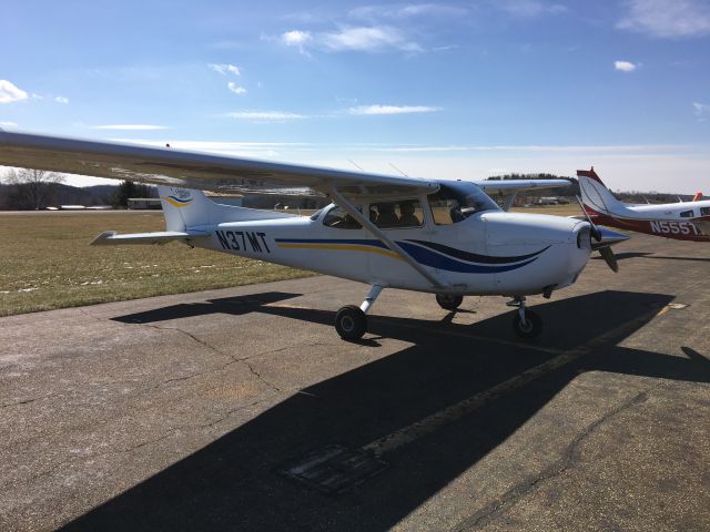 Cessna Skyhawk (N37MT)