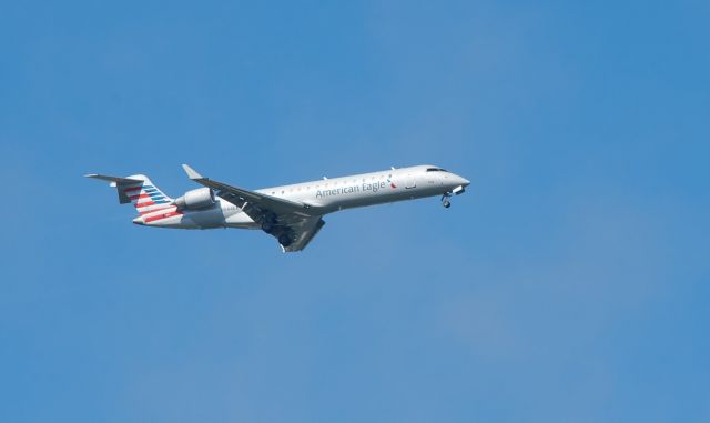 Canadair Regional Jet CRJ-700 (N544EA) - On approach to Rwy 18C