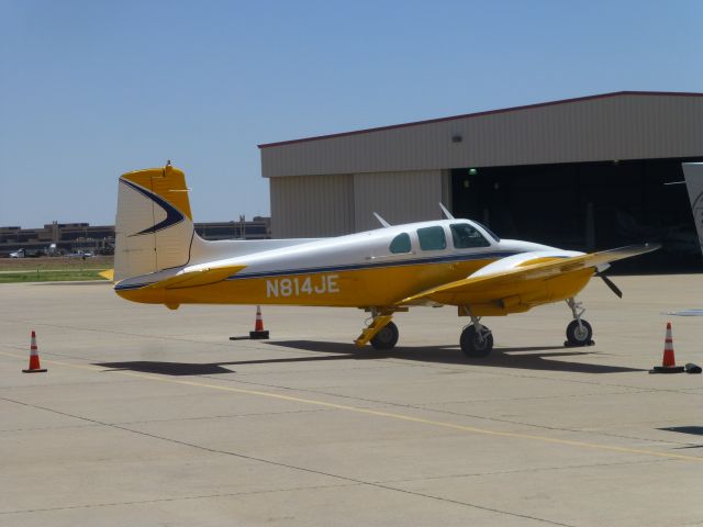 Beechcraft Twin Bonanza (N814JE)