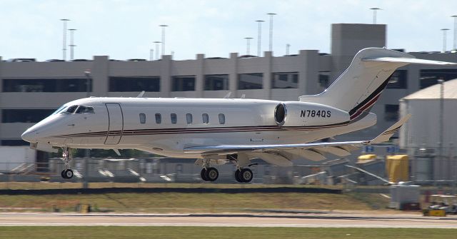 Canadair Challenger 350 (N784QS)