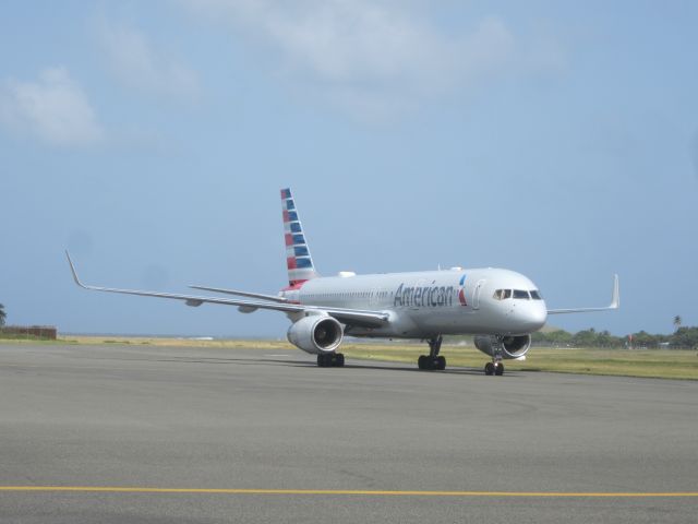 Boeing 757-200 (N185AN)