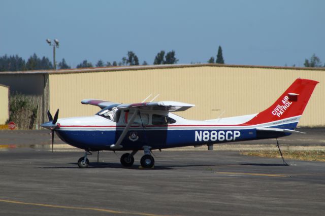 Cessna Skylane (N886CP) - Taken during a tour of the B25 and the B17 