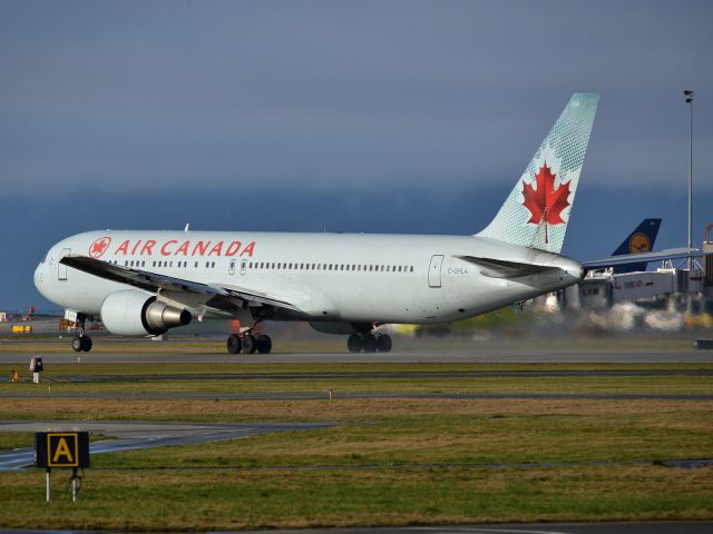 BOEING 767-300 (C-GHLA)