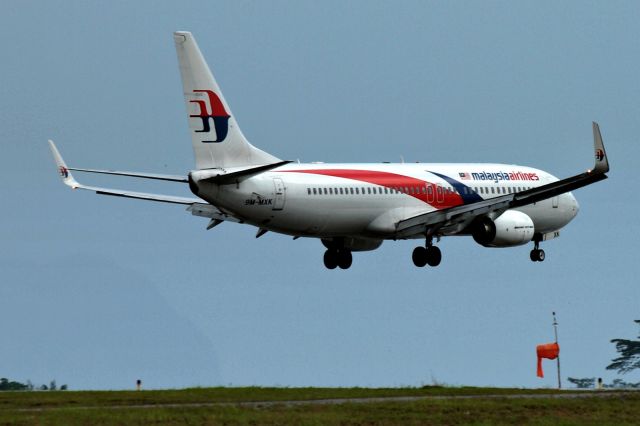 Boeing 737-700 (9M-MXK) - Final approach runway25 KCH/WBGG