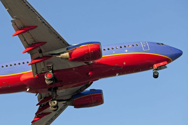 Boeing 737-700 (N743SW) - Southwest N743SW short finals at KPBI