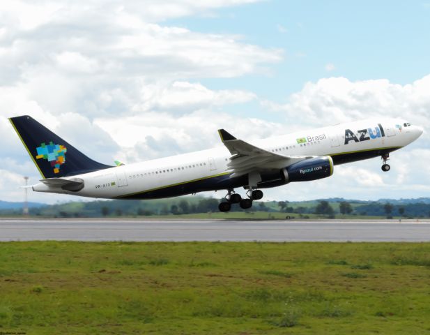 Airbus A330-200 (PR-AIX)