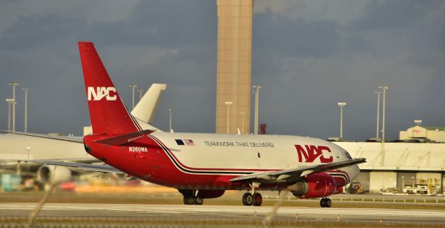 BOEING 737-300 (N360WA)