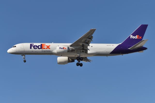 Boeing 757-200 (N999FD)