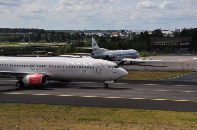 Boeing 737-800 (LN-RCZ) - Passing an old Caravelle on Taxiway Y