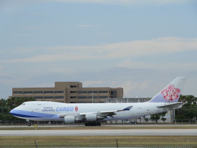 Boeing 747-400 (B-18716)