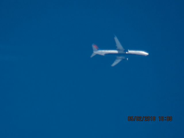 Boeing 737-900 (N805DN)